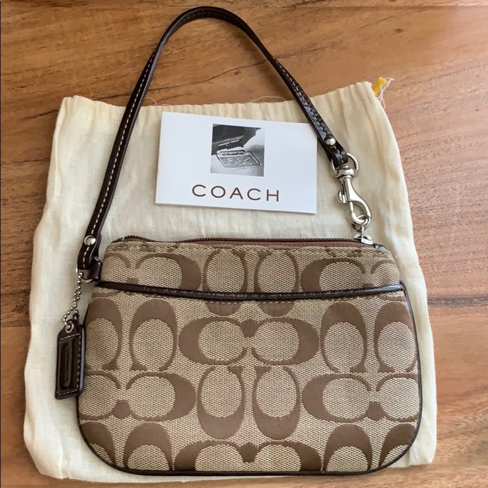 ✨NEW! ✨Brown Coach wristlet